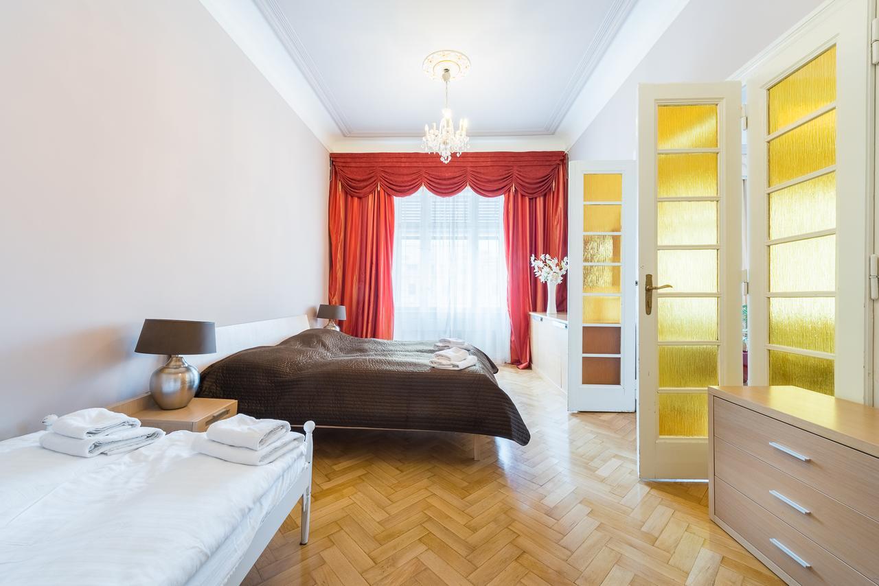 Wenceslas Square Apartment Прага Экстерьер фото