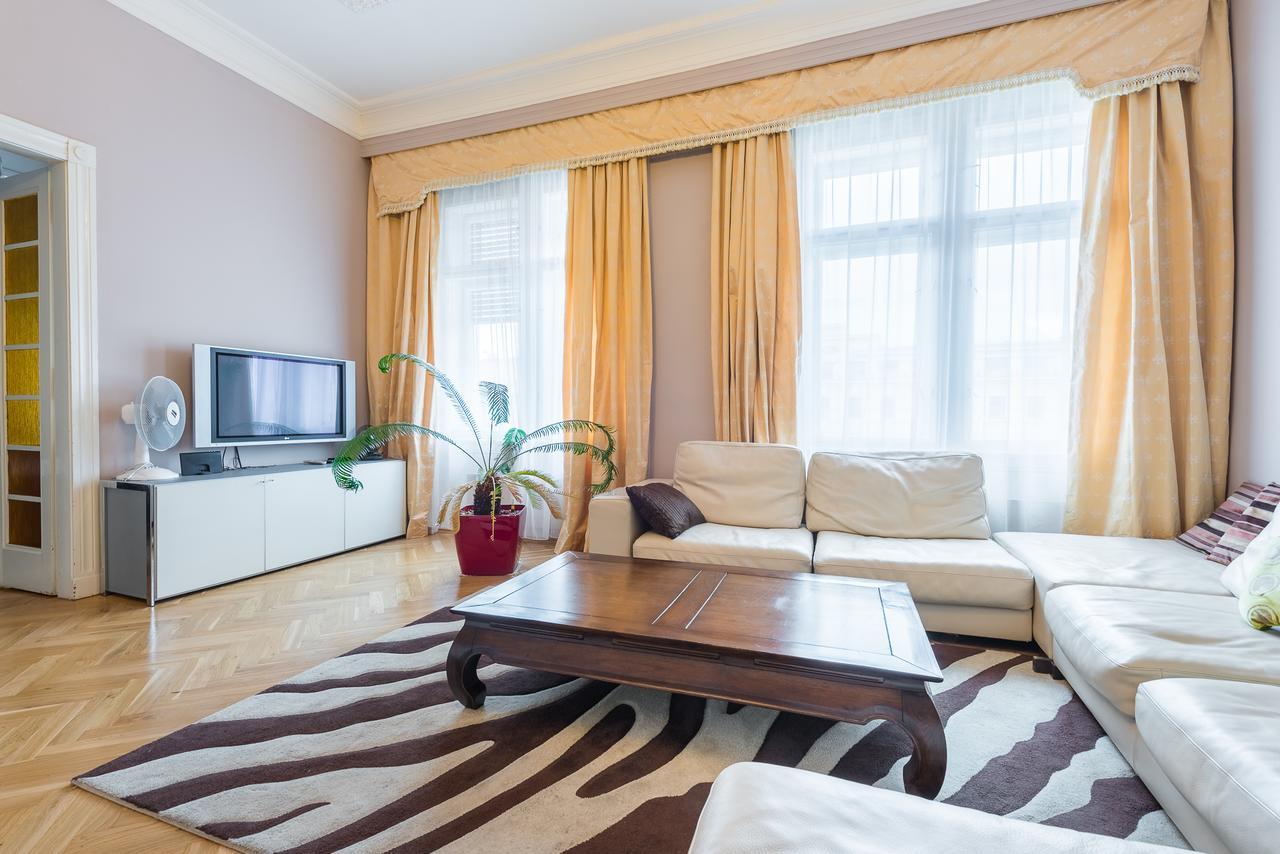 Wenceslas Square Apartment Прага Экстерьер фото