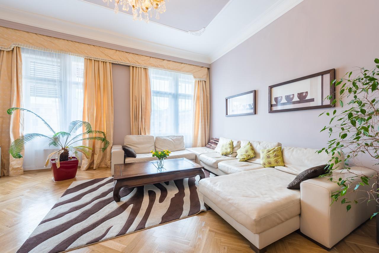 Wenceslas Square Apartment Прага Экстерьер фото
