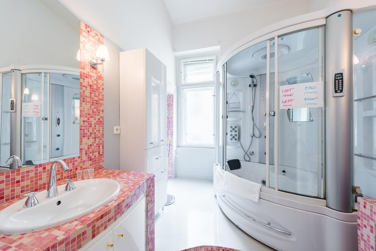 Wenceslas Square Apartment Прага Экстерьер фото